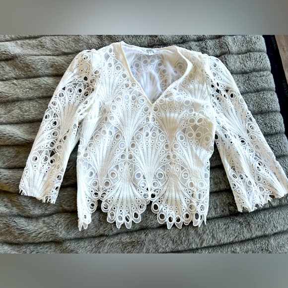 Women’s blouse in white. Never worn. Beautiful design and texture. - Picture 1 of 3